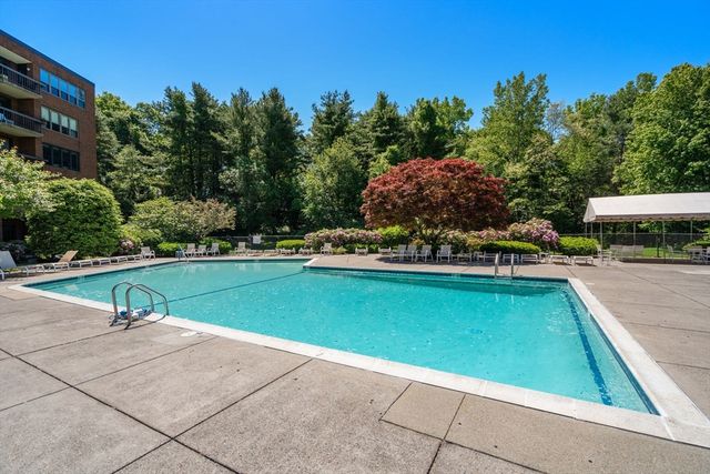210 Nahanton St 219, Newton, MA 02459