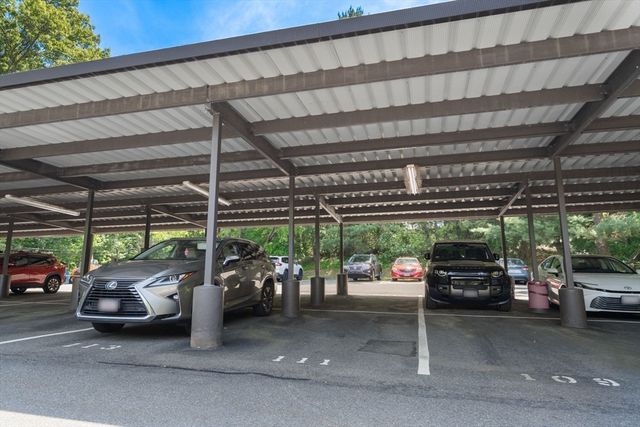 210 Nahanton St 219, Newton, MA 02459