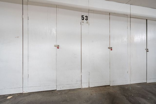 210 Nahanton St 219, Newton, MA 02459