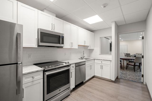 210 Nahanton St 219, Newton, MA 02459
