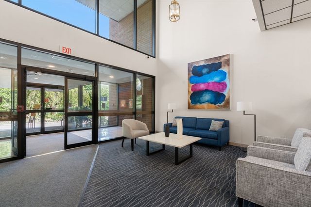 210 Nahanton St 219, Newton, MA 02459