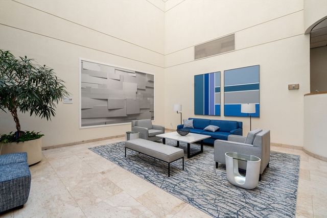 210 Nahanton St 219, Newton, MA 02459