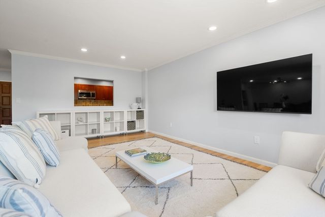 210 Nahanton St 219, Newton, MA 02459