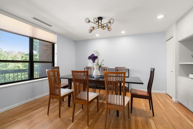 210 Nahanton St 219, Newton, MA 02459