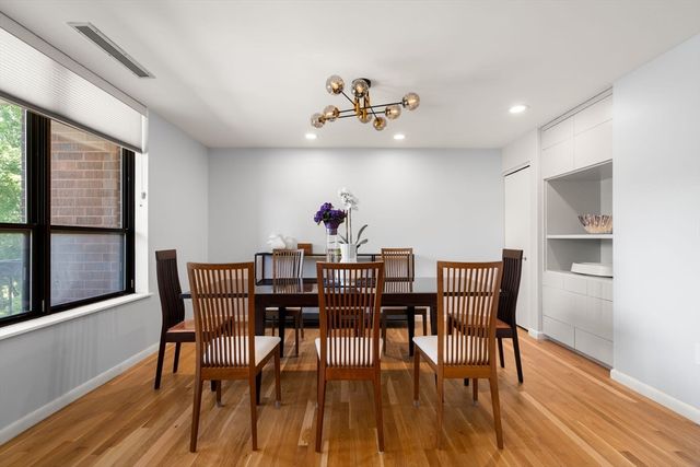 210 Nahanton St 219, Newton, MA 02459