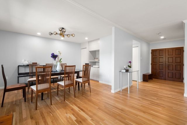 210 Nahanton St 219, Newton, MA 02459