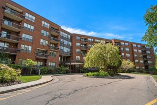 210 Nahanton St 219, Newton, MA 02459