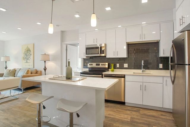 10 Essex St 304, Cambridge, MA 02139