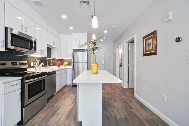 10 Essex St 304, Cambridge, MA 02139