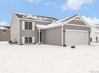 5528 Lahring Road, Linden, MI 48451