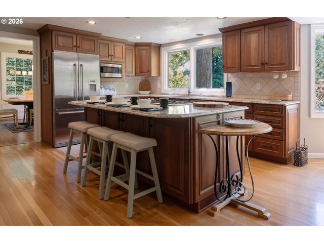 1876 PALISADES LAKE Ct, Lake Oswego, OR 97034