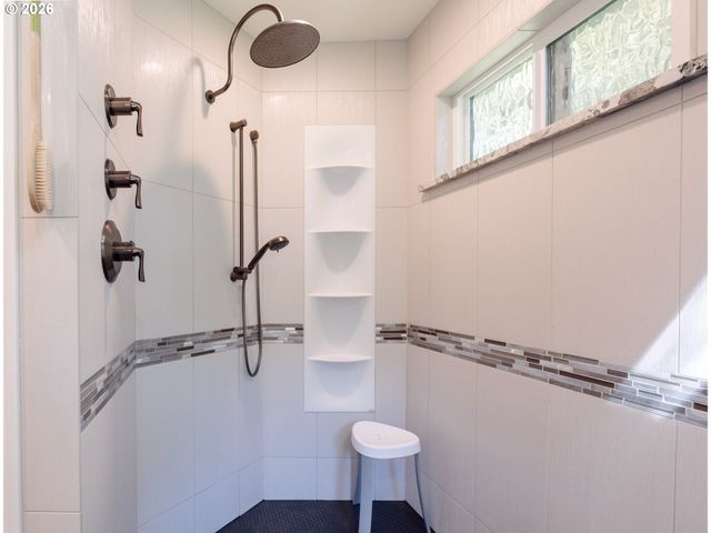 1876 PALISADES LAKE Ct, Lake Oswego, OR 97034