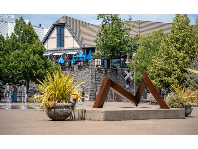 1876 PALISADES LAKE Ct, Lake Oswego, OR 97034