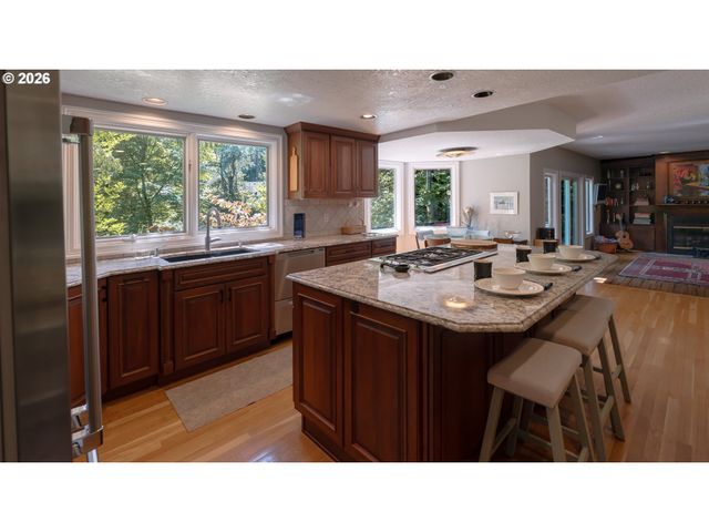 1876 PALISADES LAKE Ct, Lake Oswego, OR 97034