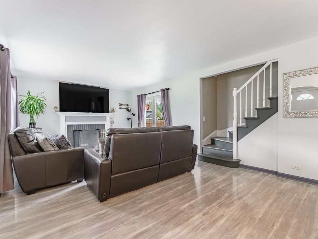 301 W Lonnquist Boulevard, Mount Prospect, IL 60056 — photo 3
