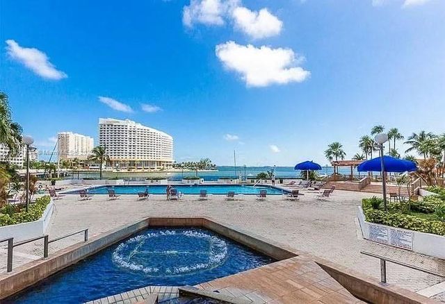 825 Brickell Bay Dr 847, Miami, FL 33131