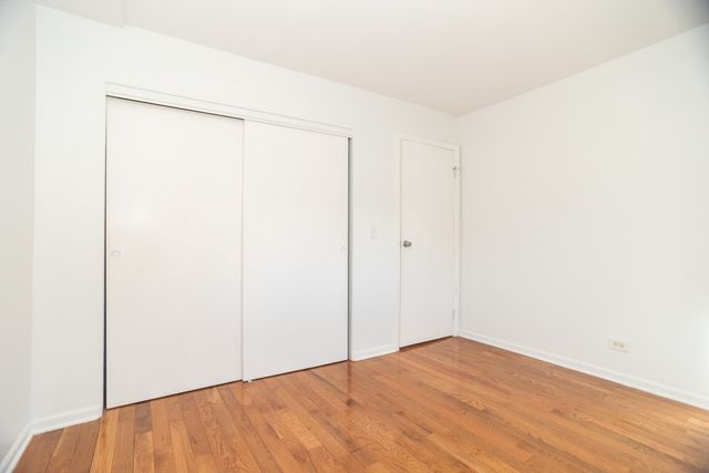 551 CARLYSLE Drive 2, Clarendon Hills, IL 60514