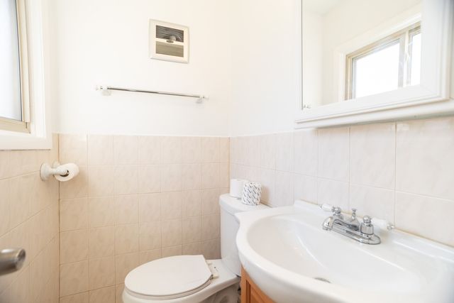 551 CARLYSLE Drive 2, Clarendon Hills, IL 60514