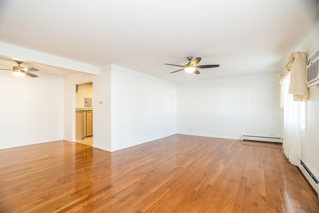 551 CARLYSLE Drive 2, Clarendon Hills, IL 60514