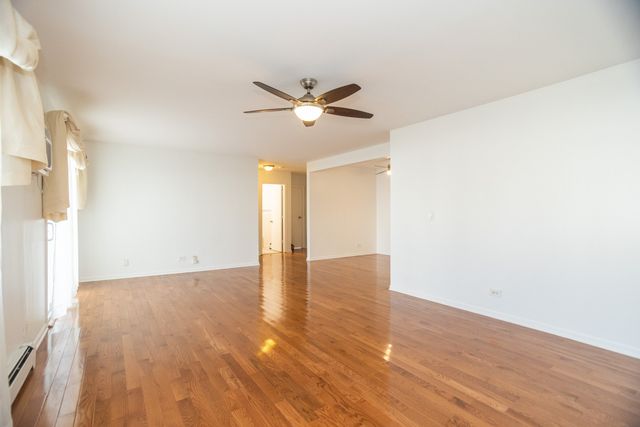 551 CARLYSLE Drive 2, Clarendon Hills, IL 60514