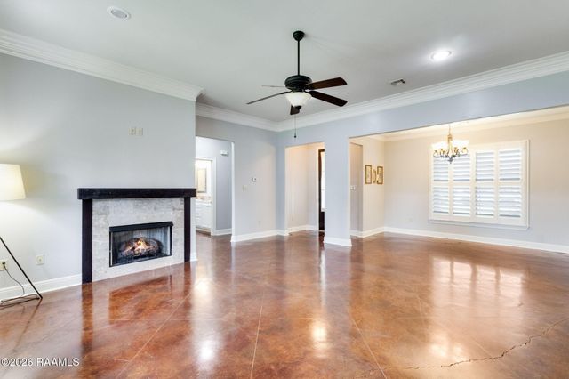 205 Oak Hill Lane, Youngsville, LA 70592