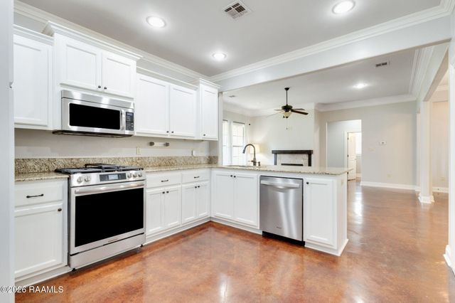 205 Oak Hill Lane, Youngsville, LA 70592
