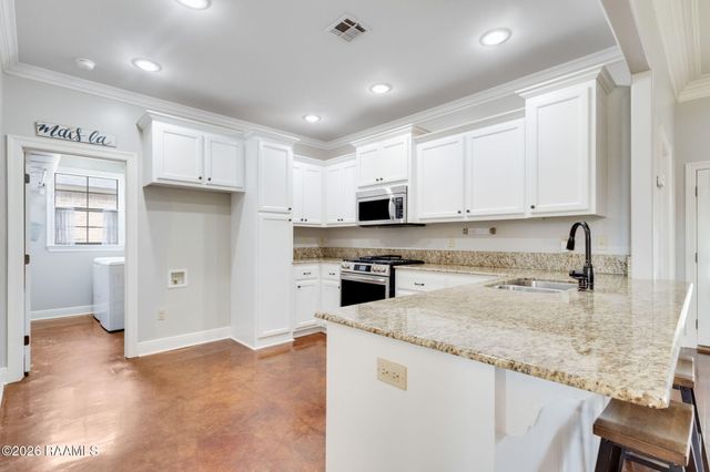 205 Oak Hill Lane, Youngsville, LA 70592