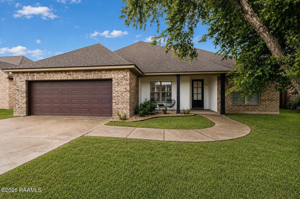 205 Oak Hill Lane, Youngsville, LA 70592