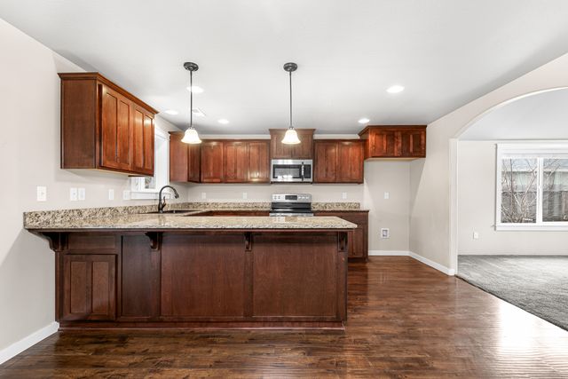 3288 Grant Road, Central Point, OR 97502