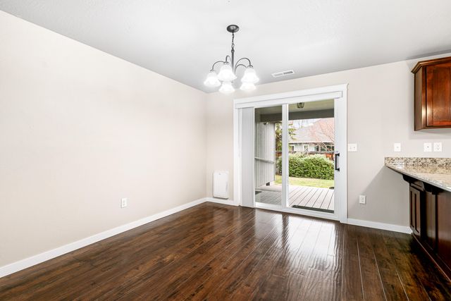 3288 Grant Road, Central Point, OR 97502