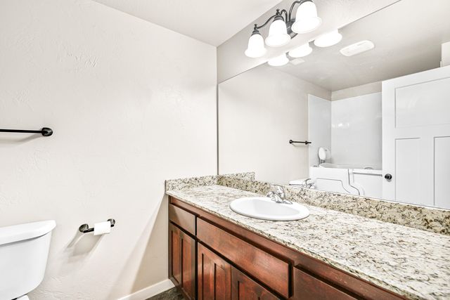 3288 Grant Road, Central Point, OR 97502