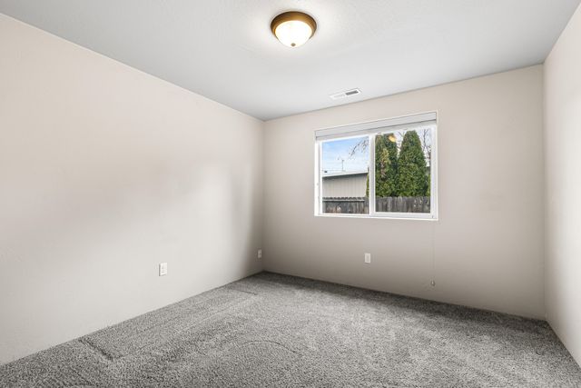 3288 Grant Road, Central Point, OR 97502