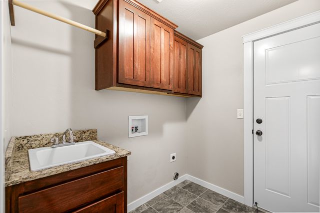 3288 Grant Road, Central Point, OR 97502