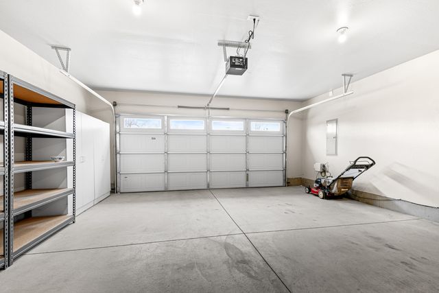 3288 Grant Road, Central Point, OR 97502