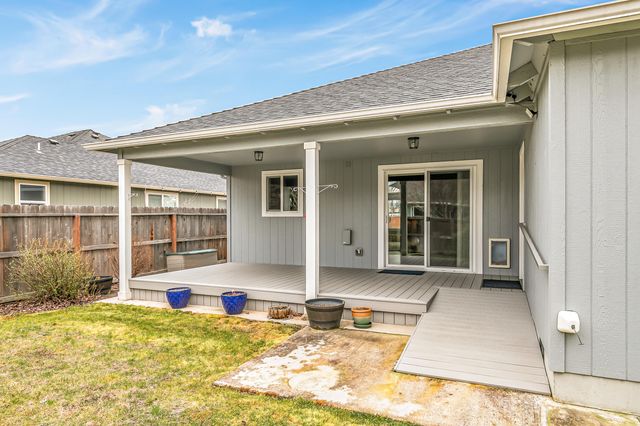 3288 Grant Road, Central Point, OR 97502