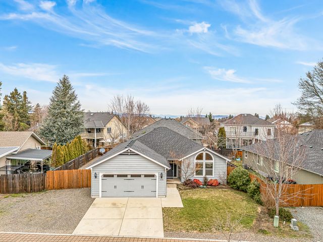 3288 Grant Road, Central Point, OR 97502