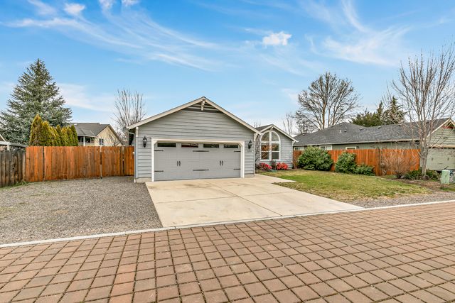 3288 Grant Road, Central Point, OR 97502