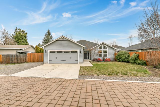 3288 Grant Road, Central Point, OR 97502