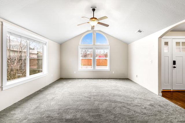 3288 Grant Road, Central Point, OR 97502