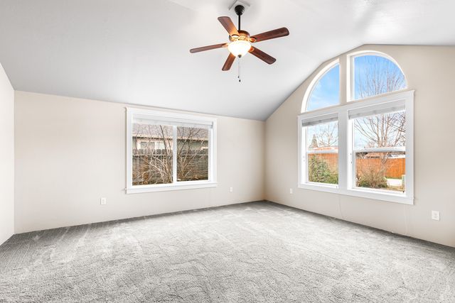 3288 Grant Road, Central Point, OR 97502