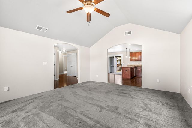 3288 Grant Road, Central Point, OR 97502