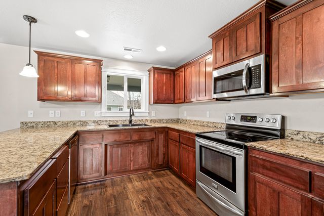 3288 Grant Road, Central Point, OR 97502