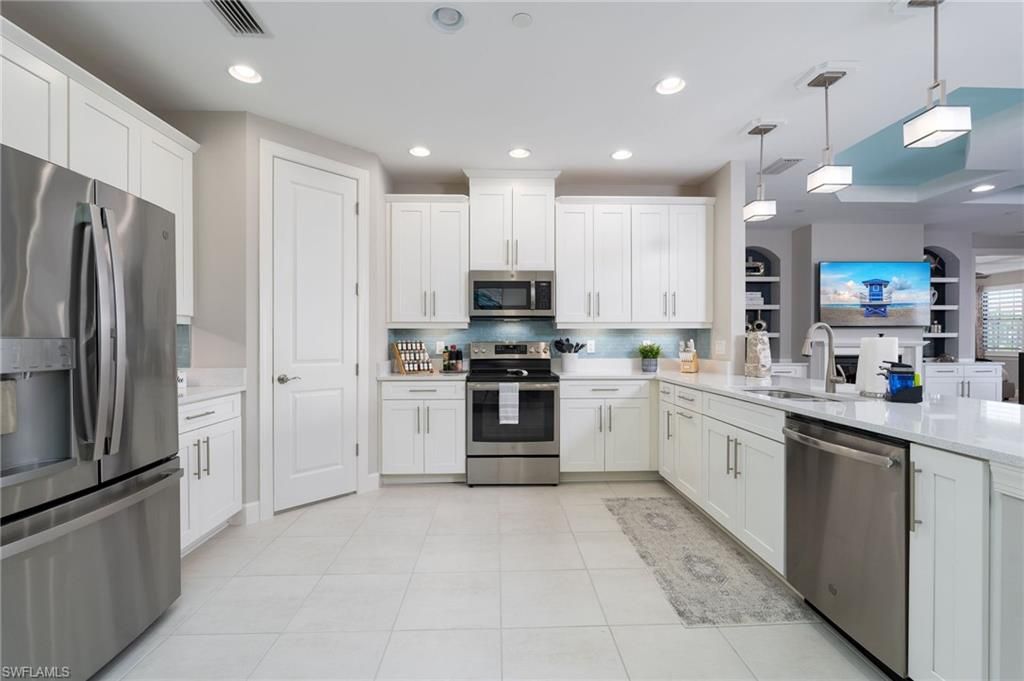 9650 Montelanico LOOP 102, NAPLES, FL 34119 — photo 3