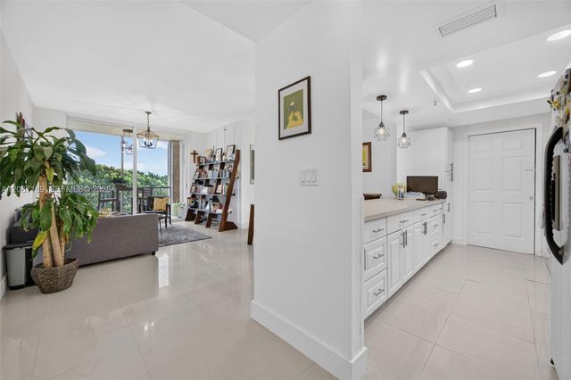9755 NW 52nd Street 509, Doral, FL 33178