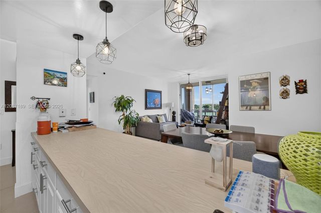 9755 NW 52nd Street 509, Doral, FL 33178