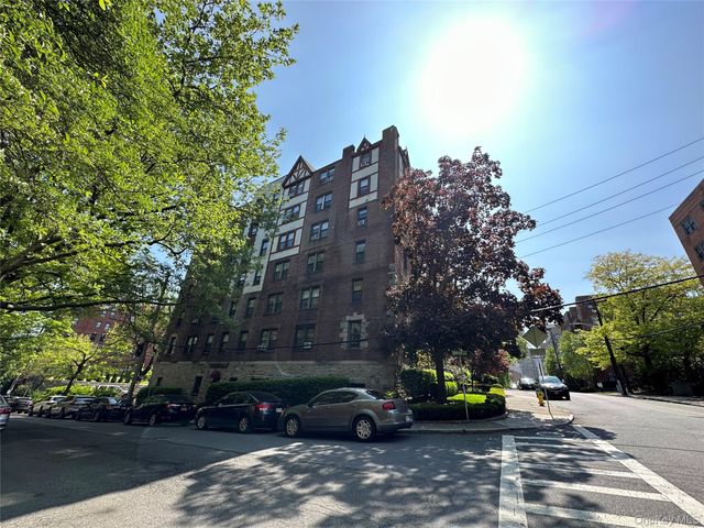312 Main Street 2E, White Plains, NY 10601