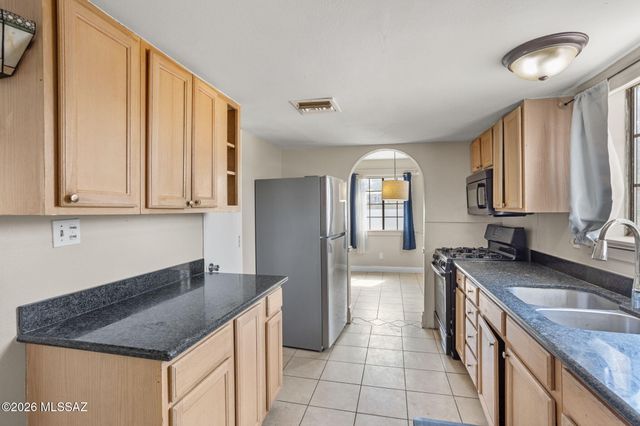 837 W Calle Sierra, Tucson, AZ 85705