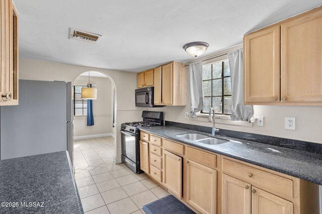 837 W Calle Sierra, Tucson, AZ 85705