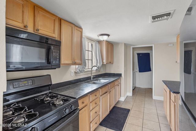 837 W Calle Sierra, Tucson, AZ 85705