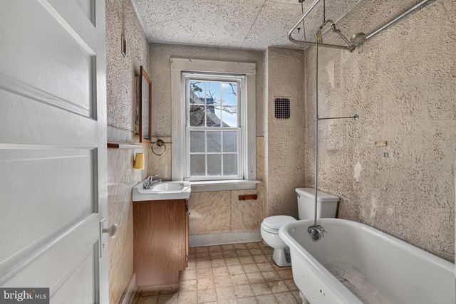 2114 LANCASTER AVE, Wilmington, DE 19805